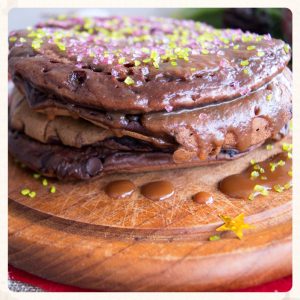 Σοκολατένια pancakes με σάλτσα αλμυρής καραμέλας