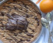 Μπισκότο με σοκολάτα και Μακεδονικό Ταχίνι με Πορτοκάλι στο ταψί