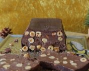 Κορμός σοκολάτα με φουντούκια