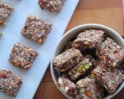 Μπουκίτσες με βρώμη, ξηρούς καρπούς και φρούτα