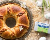 Τσουρέκι με καραμέλα και καρύδια