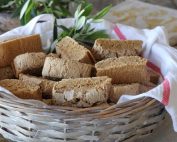 Παραδοσιακά κρίθινα Κρητικά παξιμάδια