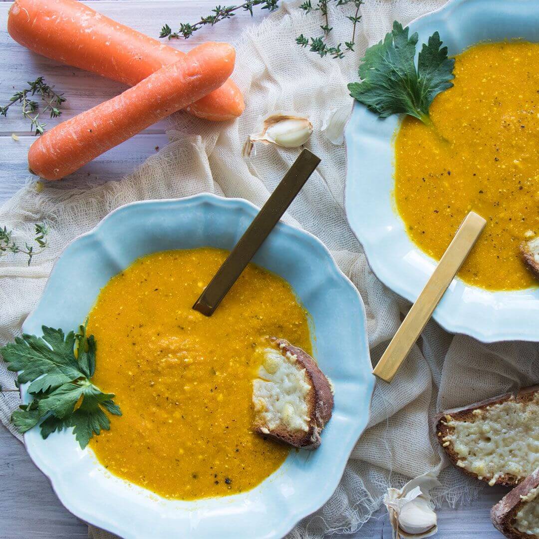 Σούπα καρότο με αρωματικά και γιαούρτι