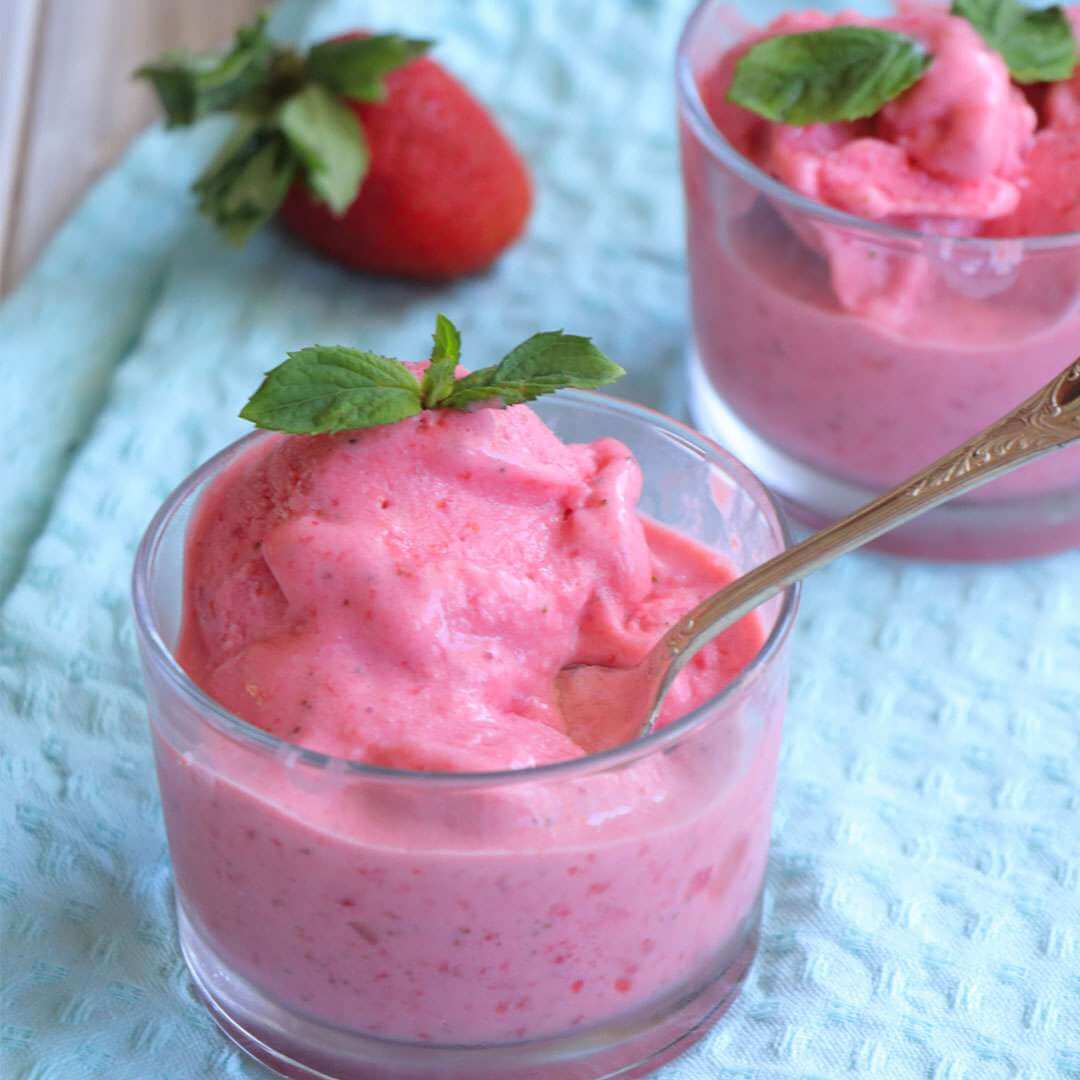 Frozen yoghurt strawberry στο λεπτό