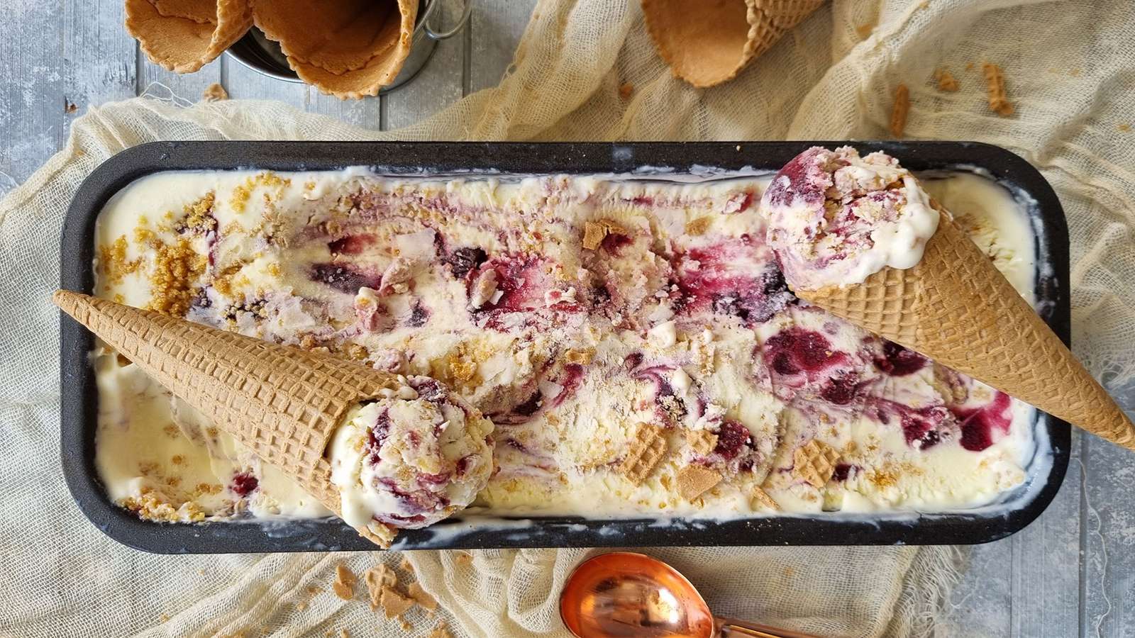 Παγωτό cheesecake βύσσινο