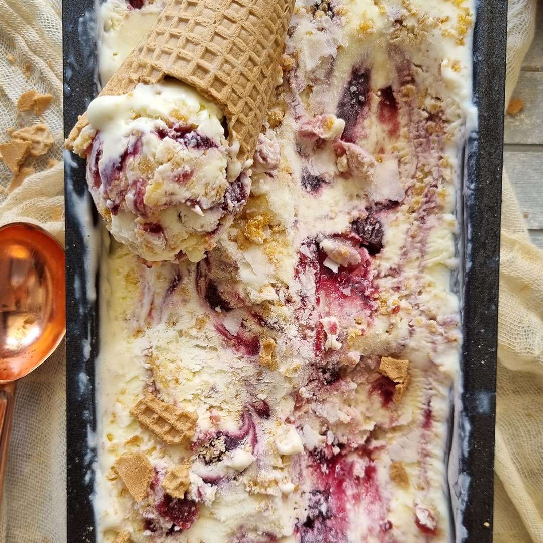 Παγωτό cheesecake βύσσινο