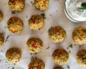 Κεφτεδάκια λαχανικών με γιαούρτι