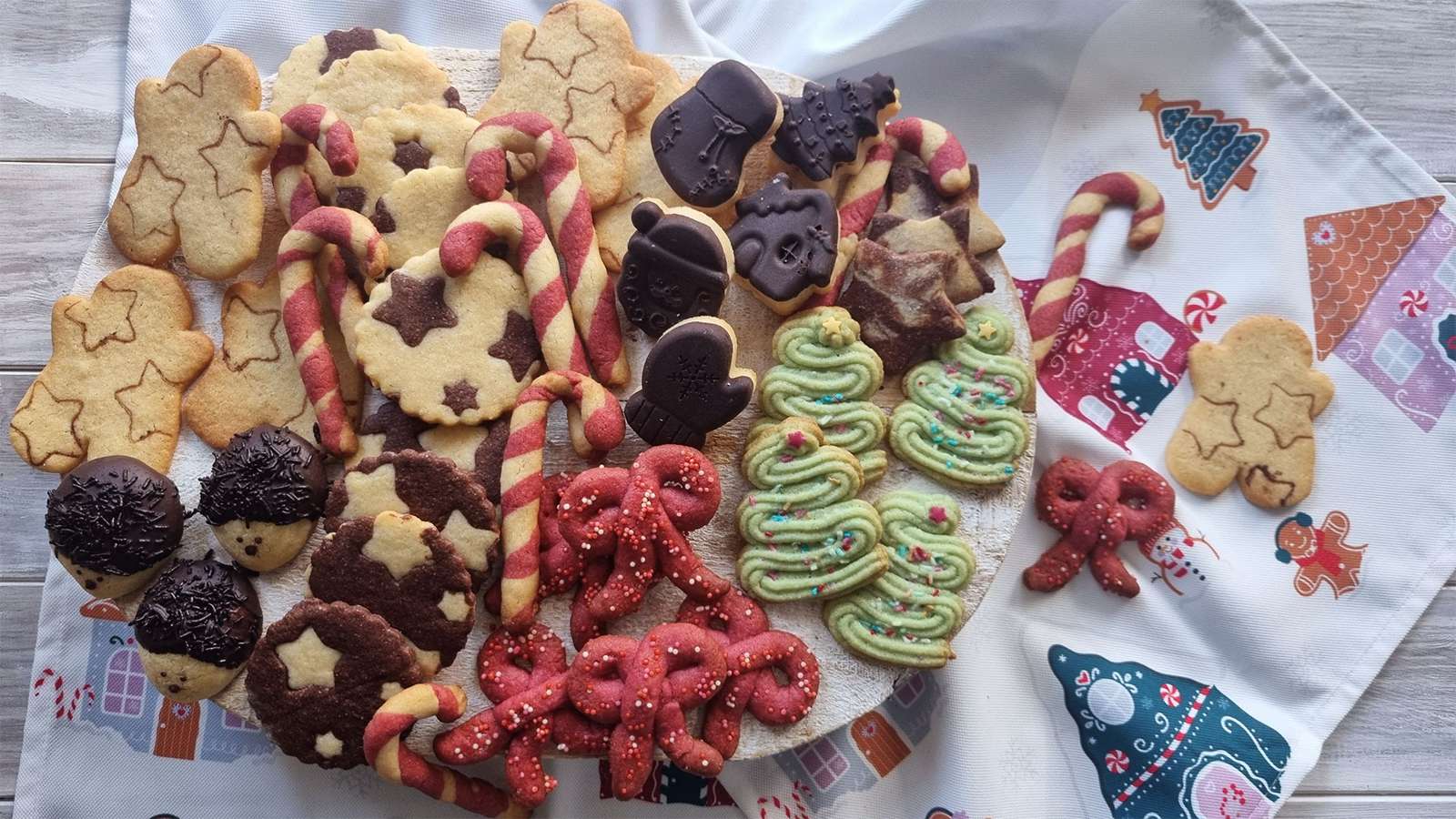 Μια ζύμη για 8 σχέδια χριστουγεννιάτικων μπισκότων