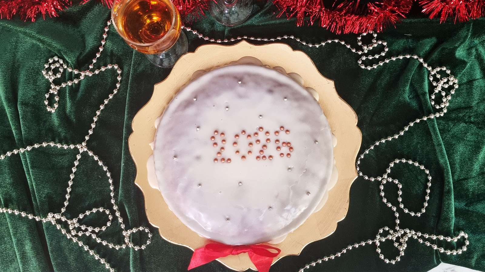 Βασιλόπιτα σιροπιαστή με μανταρίνι και αμύγδαλο