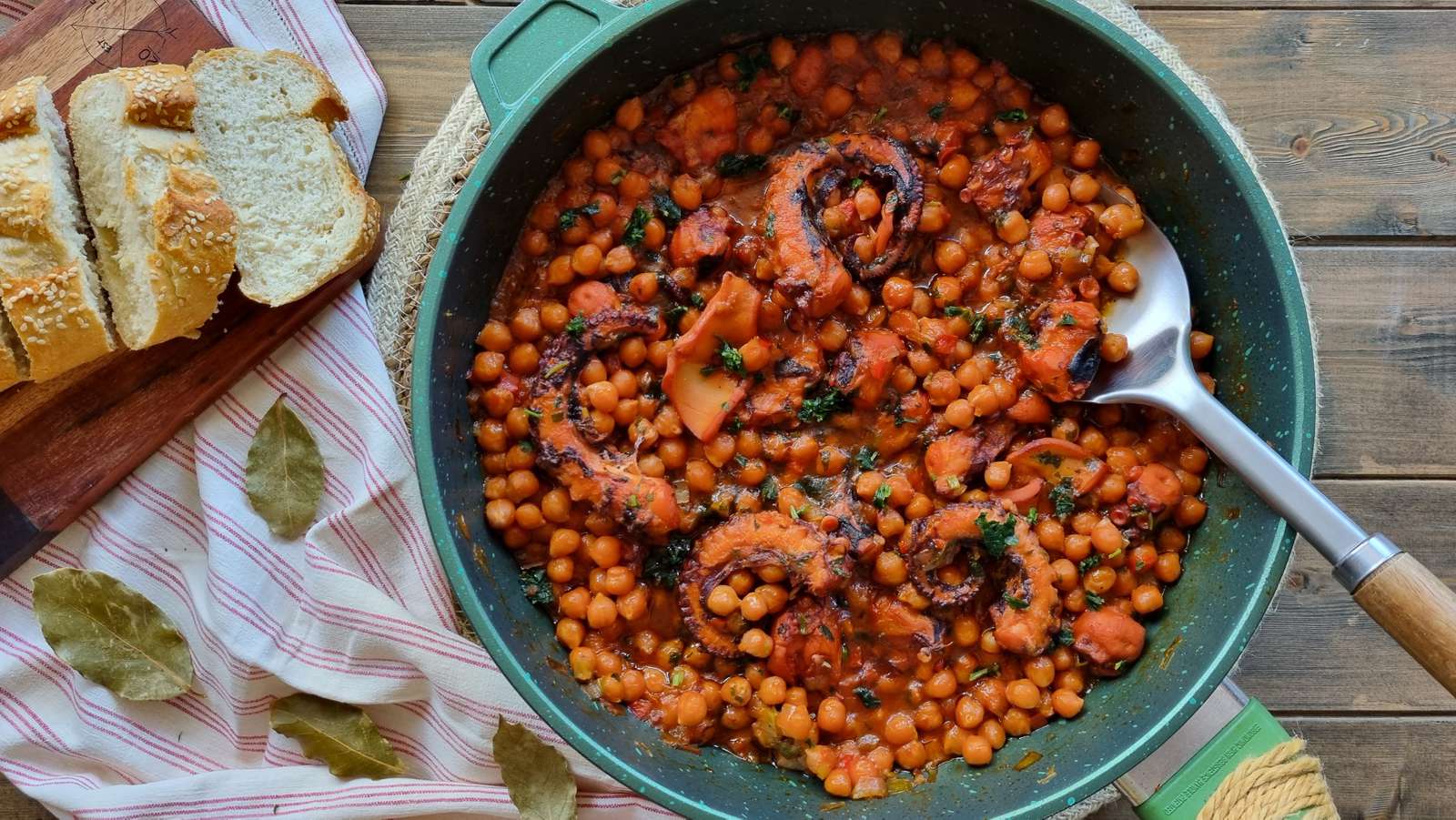 Χταπόδι με ρεβίθια