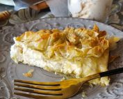 Τυρόπιτα τσαλακωτή με τυροκαυτερή