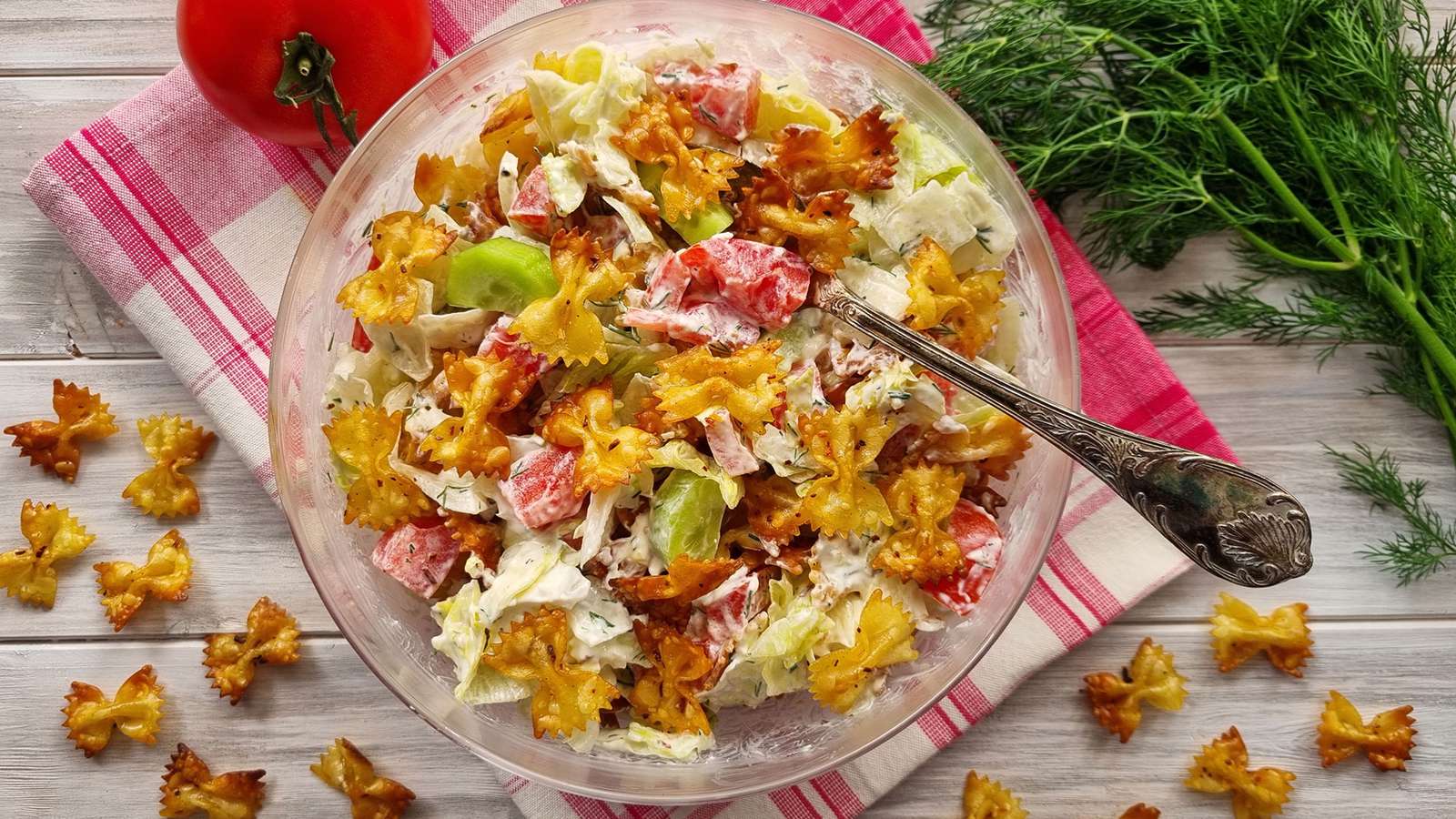 Crunchy Μακαρονοσαλάτα με τραγανά ζυμαρικά